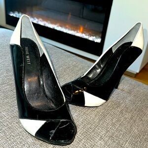 ✨Black & White Classy Heels 👠✨